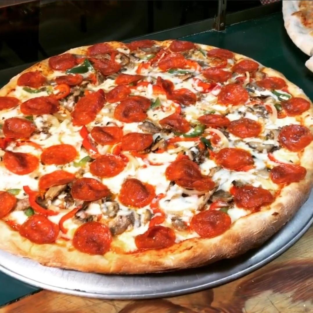 Luna's Pizzeria & Restaurant la 13